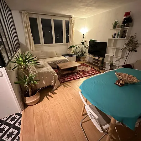 T2 Lumineux A 15 Minutes De Paris Apartment